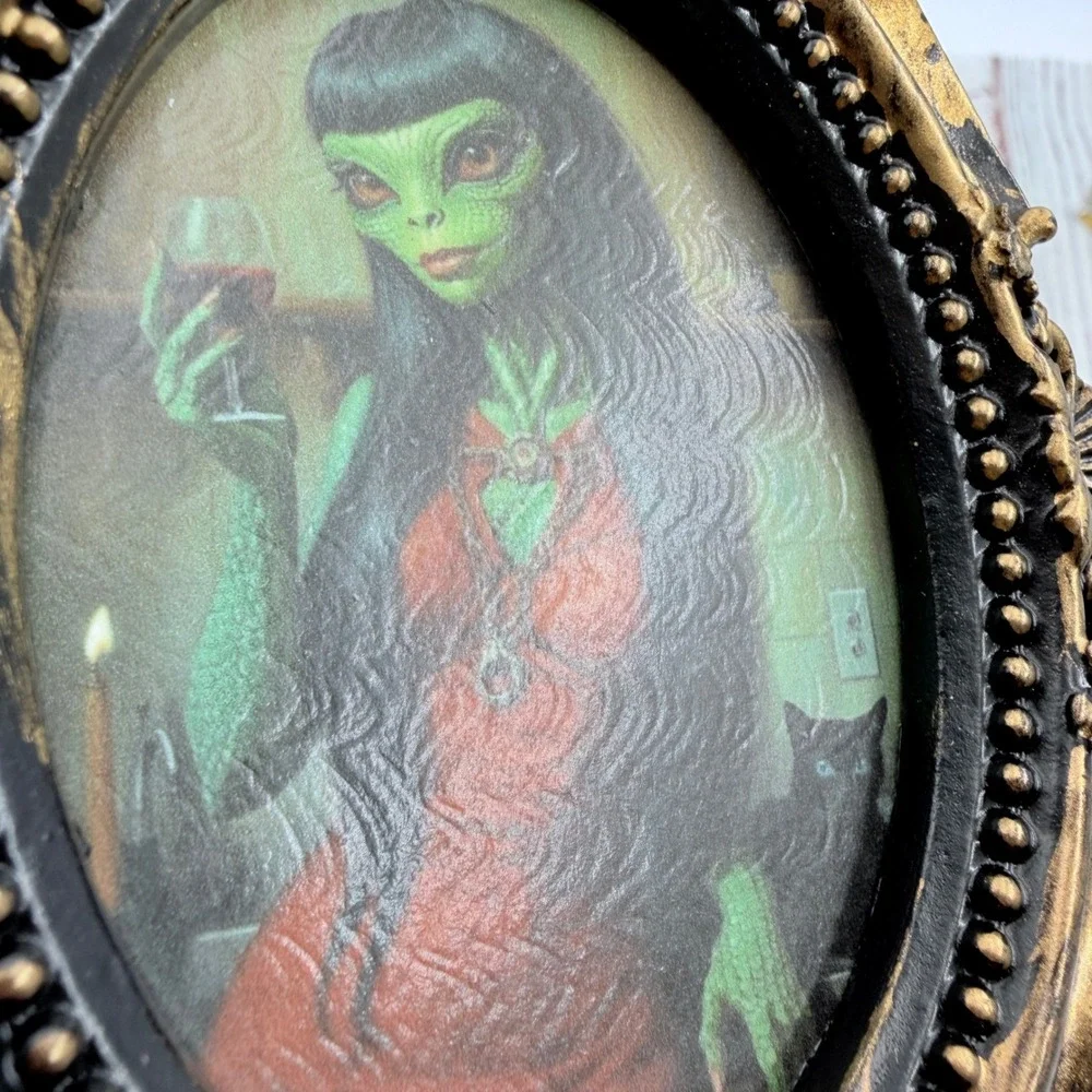 Reptilian Night Cap Art Print Ornate Gold Black Oval Frame Alien Cat‎ Wine 5x4